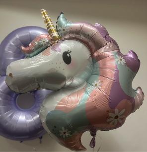 Balónková výzdoba s jednorožcem na tematickou dětskou oslavu nebo baby shower.