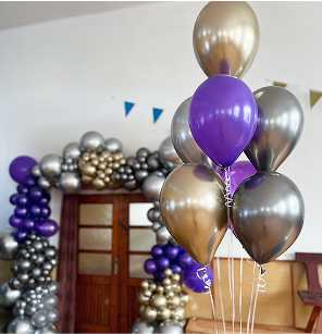 Dekorace s balónky na karneval a tematické párty.
